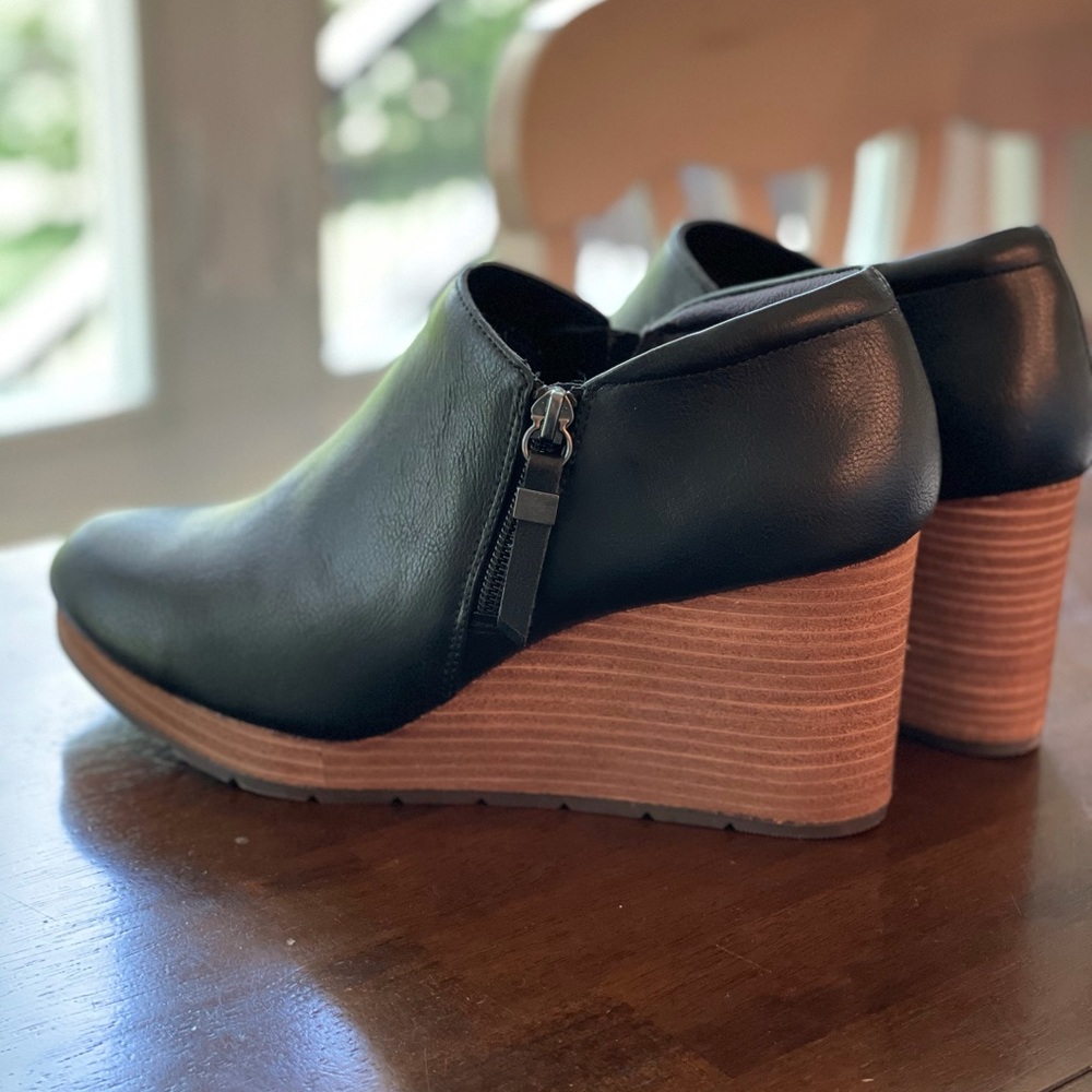 Dr. Scholl’s black wedge zippered bootie NWOT